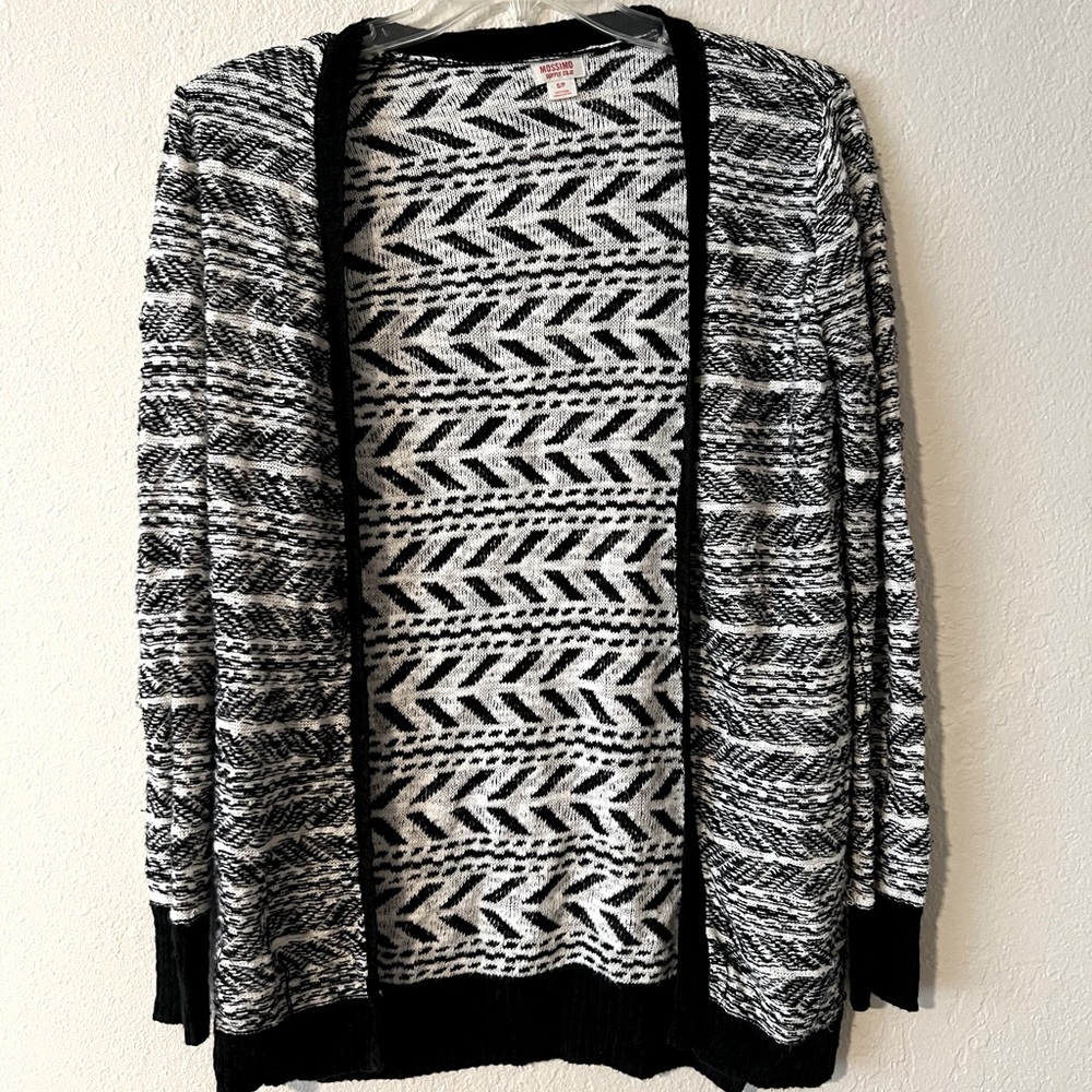 Black & white lightweight sweater